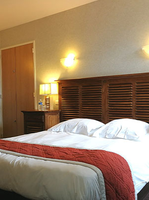 Chambre Double Supérieure vue jardin - Auberge de Carolles